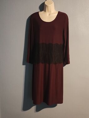 Women's Scoop Neck Burgundy Dress with Black Lace Waist